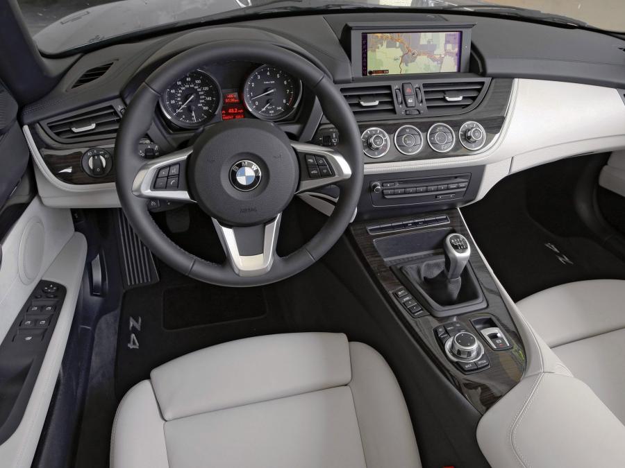  BMW Z4 sDrive 3.0i 2009 года  (US) (фото 4 из 9)